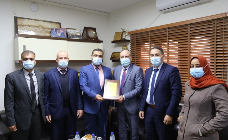 النائب العام، يكرم الاستاذ/عصام يونس، لحصوله على الجائزة الفرنسية الألمانية لحقوق الإنسان وسيادة القانون للعام 2020
