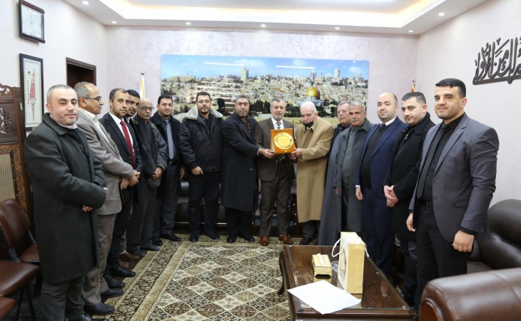 المستشار النحال: " أبوابنا ستبقى مشرعةً أمام مجالس وممثلي العائلات الفلسطينية لتعزيز الشراكة وحفظ أمن واستقرار البلاد"