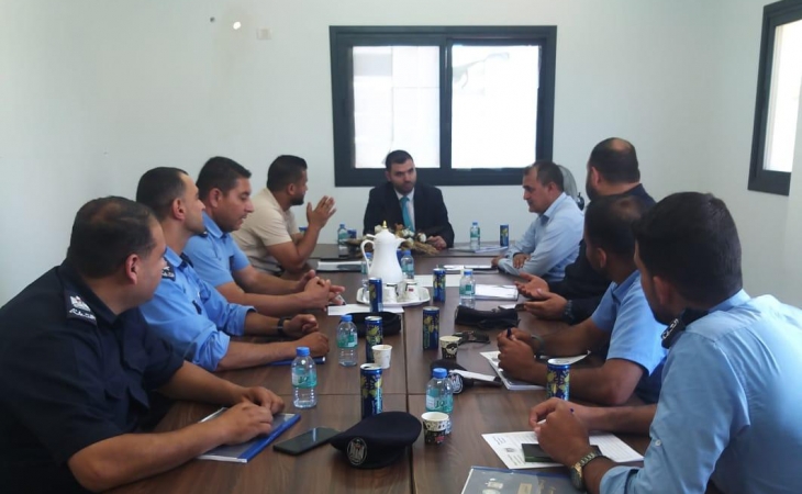 وكيل نيابة خانيونس الشرقية يعقد لقاءً مع ضباط مكتب التحقيق بعنوان "أساليب التحقيق الجنائي"
