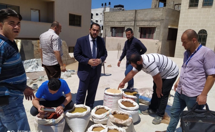النيابة الجزئية ومباحث التموين والاقتصاد الوطني يتلفون مواد غذائية تموينية فاسدة ويؤكدون على حماية المستهلك