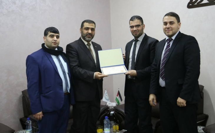 النائب العام يكرم وكيل النيابة ا. عيسى ابو شنب