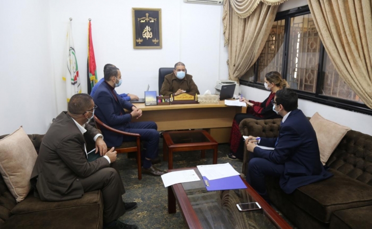رئيس التفتيش القضائي واللجنة الدولية للصليب الأحمر يؤكدان على تعزيز حقوق النزلاء ويناقشان العقوبات البديلة عن الاحتجاز