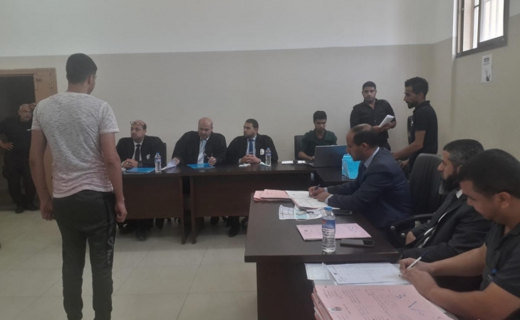 السلطة القضائية تعقد محاكمات بسجن أصداء المركزي تسهم بتخفيف تكدّس النزلاء