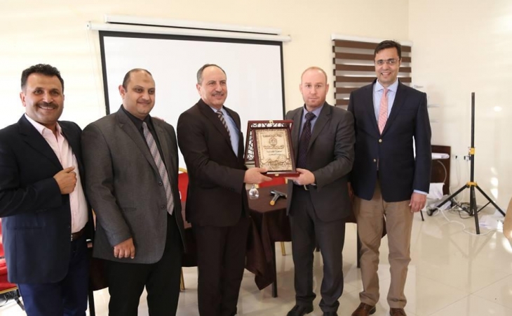 بمشاركة خبراء ومستشارين قانونيين ودوليين