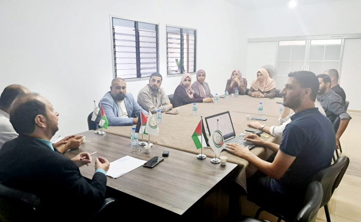 نيابة الوسطى الجزئية تعقد اجتماعاً مع طاقمها الإداري