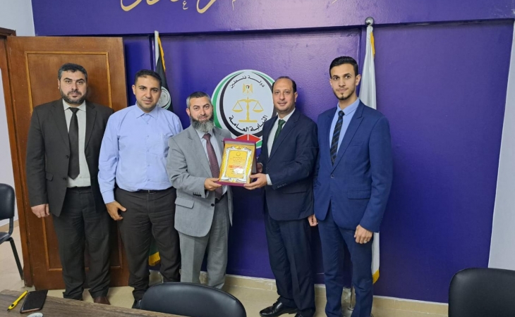 نيابة الوسطى الجزئية تكرّم وكيل نيابتها عِرفاناً بجميل جهده في نهاية فترة عمله معها