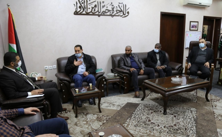 النائب العام يجتمع بمدير وقيادة المباحث العامة ويؤكدون على تعزيز الأمن والاستقرار المجتمعي وتعقب الجريمة ومكافحة التسول.