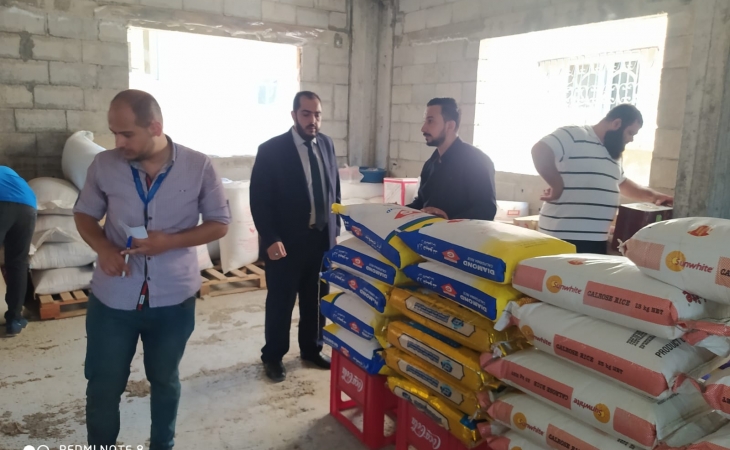 النيابة الجزئية ومباحث التموين والاقتصاد الوطني يتلفون مواد غذائية تموينية فاسدة ويؤكدون على حماية المستهلك