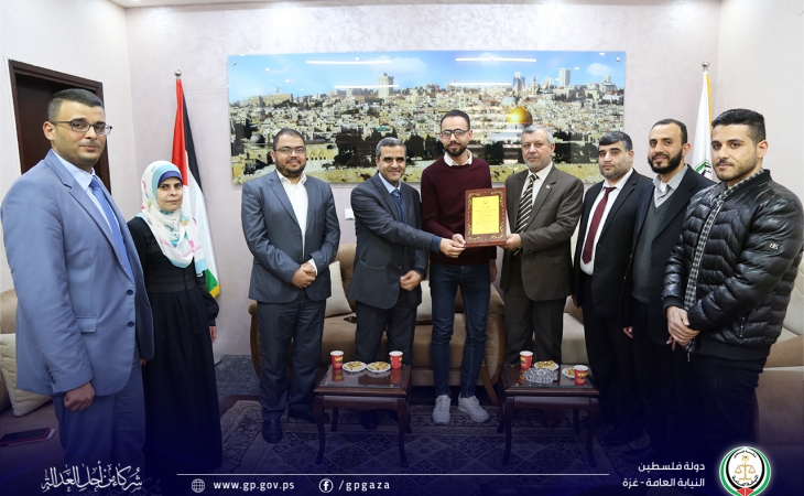 النائب العام يكرّم المهندسِين المشرفِين على تطوير تطبيق العدالة الجنائية