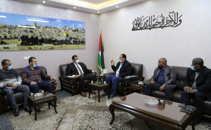 النائب العام يجتمع بمدير وقيادة المباحث العامة ويؤكدون على تعزيز الأمن والاستقرار المجتمعي وتعقب الجريمة ومكافحة التسول.