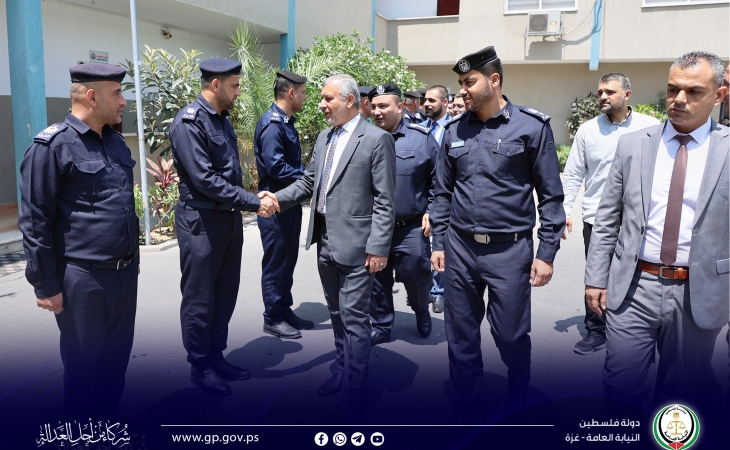 النائب العام يؤكد على التعاون والتكامل والانسجام الكامل في الميدان مع قيادة وزارة الداخلية والأجهزة الشرطية