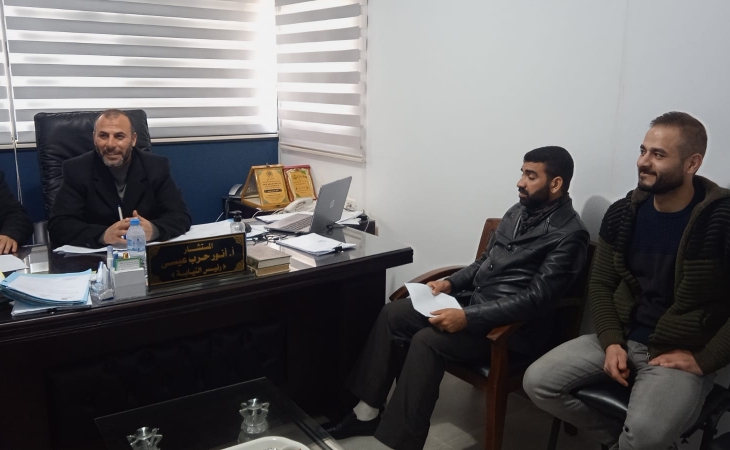 مدير نيابة خانيونس الكلية يجتمع بالطاقم الإداري والفني للنيابة