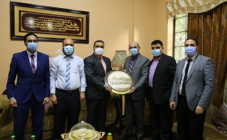 النائب العام المستشار/ضياء الدين المدهون، وأسرة النيابة العامة، يكرّمون المستشار/ د.نافذ المدهون؛ لتفانيه في خدمة أبناء شعبه ووطنه