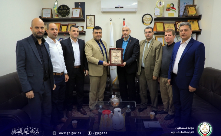 النيابة العامة تنظم زيارة تعاونية للمكتب الإعلامي الحكومي لتعزيز التنسيق والتعاون المشترك