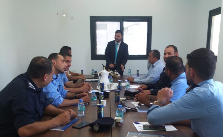 وكيل نيابة خانيونس الشرقية يعقد لقاءً مع ضباط مكتب التحقيق بعنوان "أساليب التحقيق الجنائي"