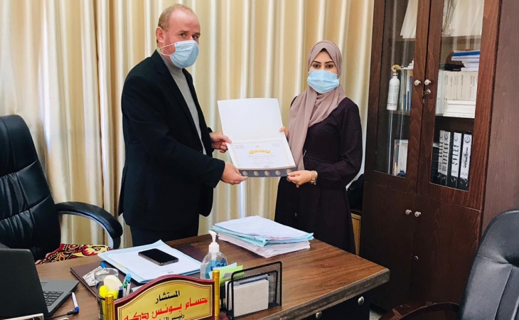 رئيس المكتب الفني يكرم أ.رشا العمصي و أ.أسامة لبد على جهودهما في خدمة العدالة 