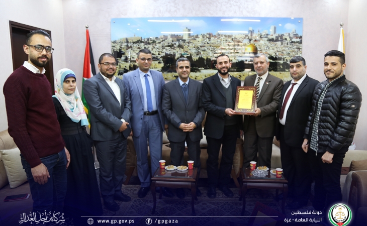 النائب العام يكرّم المهندسِين المشرفِين على تطوير تطبيق العدالة الجنائية