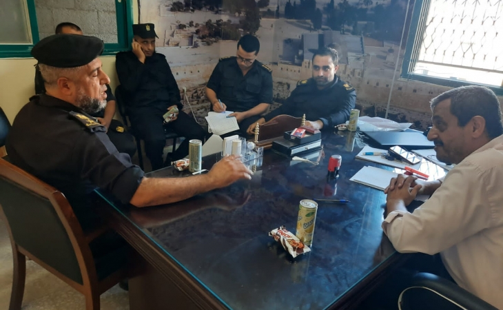 رئيس نيابة دير البلح الكلية/ يناقش  مع مدير مركز الإصلاح والتأهيل  بالمحافظة الوسطي محددات الاجازات البيتية للنزلاء