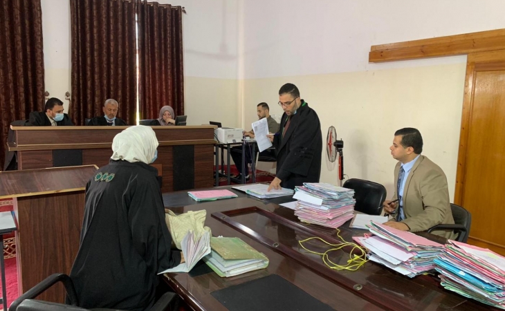 السلطة القضائية تعقد محاكمات بمركز إصلاح وتأهيل طيبة  تُسهم بتخفيف تكدّس النزلاء
