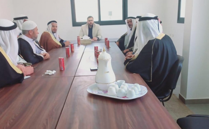 نيابة خانيونس الجزئية تنظم لقاءً مفتوحاً مع وجهاء ومخاتير ورجال إصلاح منطقة القرارة بخانيونس