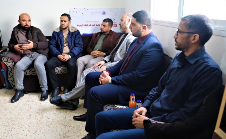 رئيس نيابة المؤسسات ومكافحة الفساد وجرائم الأموال يُجري زيارة لدوائر مباحث الجرائم الإلكترونية